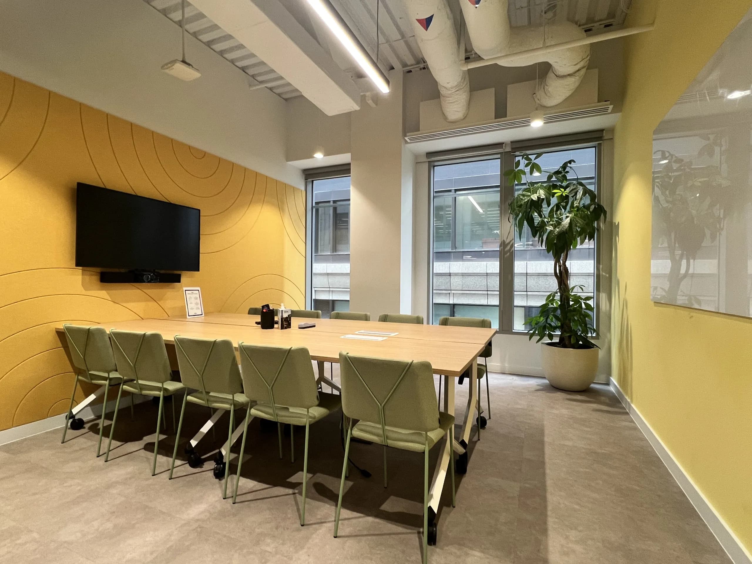 Meeting room at Huckletree Liverpool Street