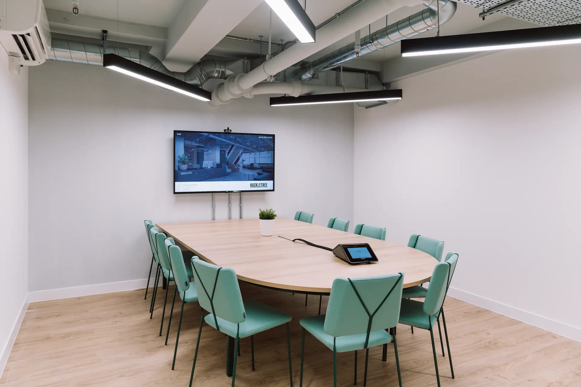 Meeting room at Huckletree Soho