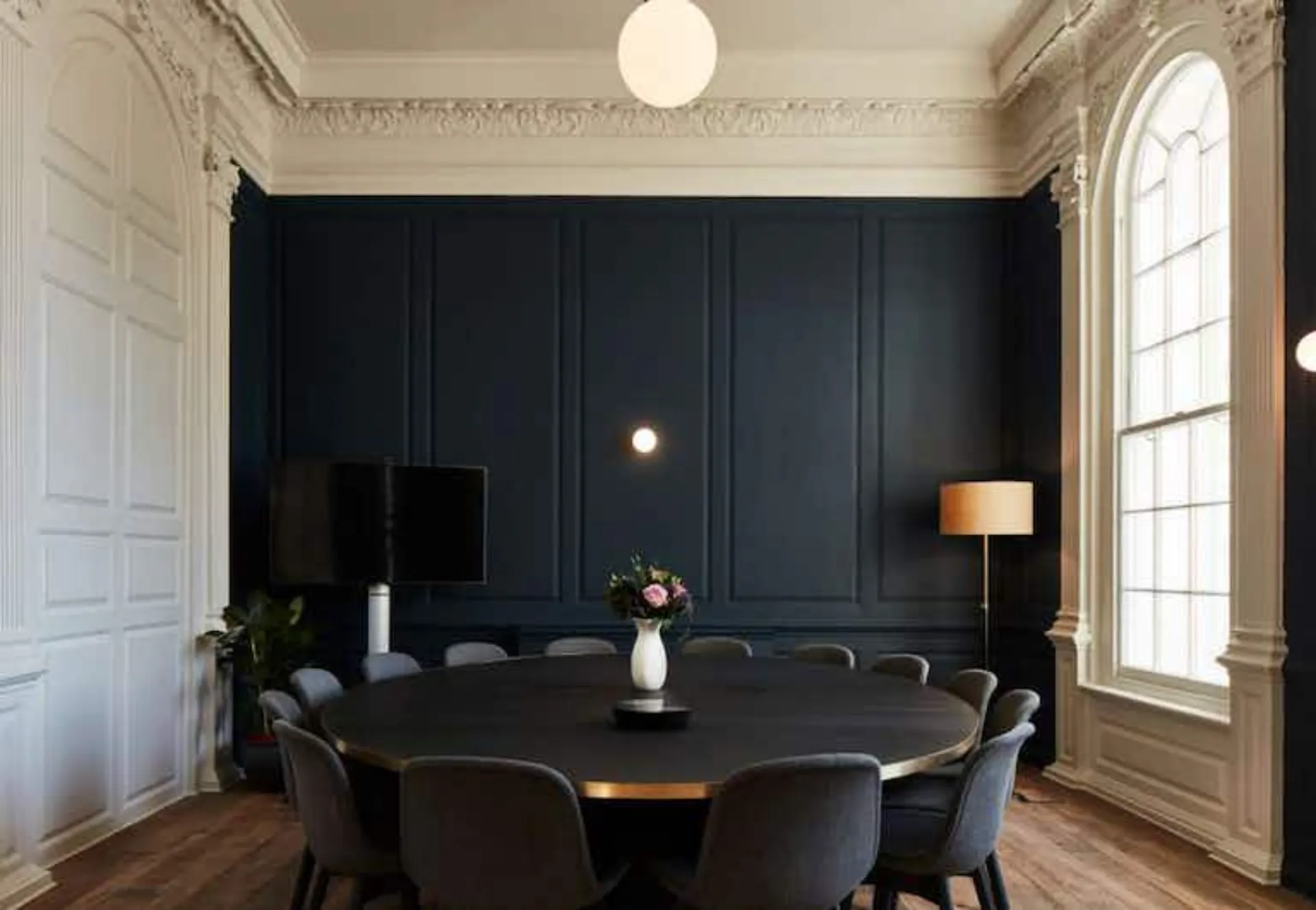 Kindred meeting room venue london hire spacious light boardroom conference room presentations