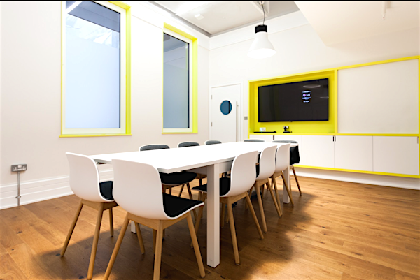 Huckletree Shoreditch Menlo Structured and precise, this space is the perfect backdrop for innovation. It’s one of Huckletree's largest meeting rooms and THE place to present your big ideas to clients and partners, because it channels focus. With amenities Wifi ,Covid Safety Measures ,Plugs ,Unlimited Coffee & Tea ,Dog Friendly