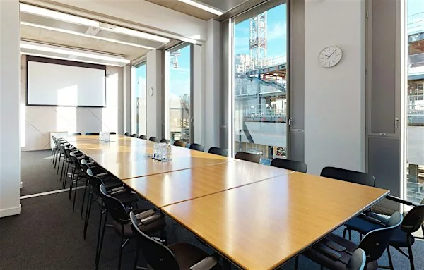 FORA Gridiron Building Meeting Room 6 & 7Meeting Room 6 & 7Designed by world renowned architect David Chipperfield, Gridiron Building benefits from the same light flooded spaces he's associated with. Occupying four floors with terraces on each that overlook the buzzing Pancras square. 

Please note that there is a two-week non-refundable cancellation period for all FORA meeting rooms. With amenities such as Wifi, Plugs, Unlimited Coffee & Tea