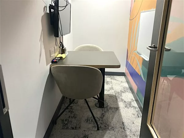 CharlesCharlesA beautiful workspace, directly opposite London Bridge station. Runway East London Bridge was designed by world-class designers and even features a secret garden. With amenities such as Wifi, Plugs, Unlimited Coffee & Tea