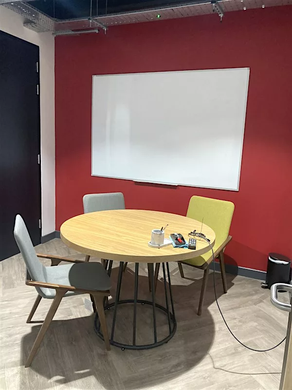 PippinPippinA beautiful workspace, directly opposite London Bridge station. Runway East London Bridge was designed by world-class designers and even features a secret garden. With amenities such as Wifi, Plugs, Unlimited Coffee & Tea