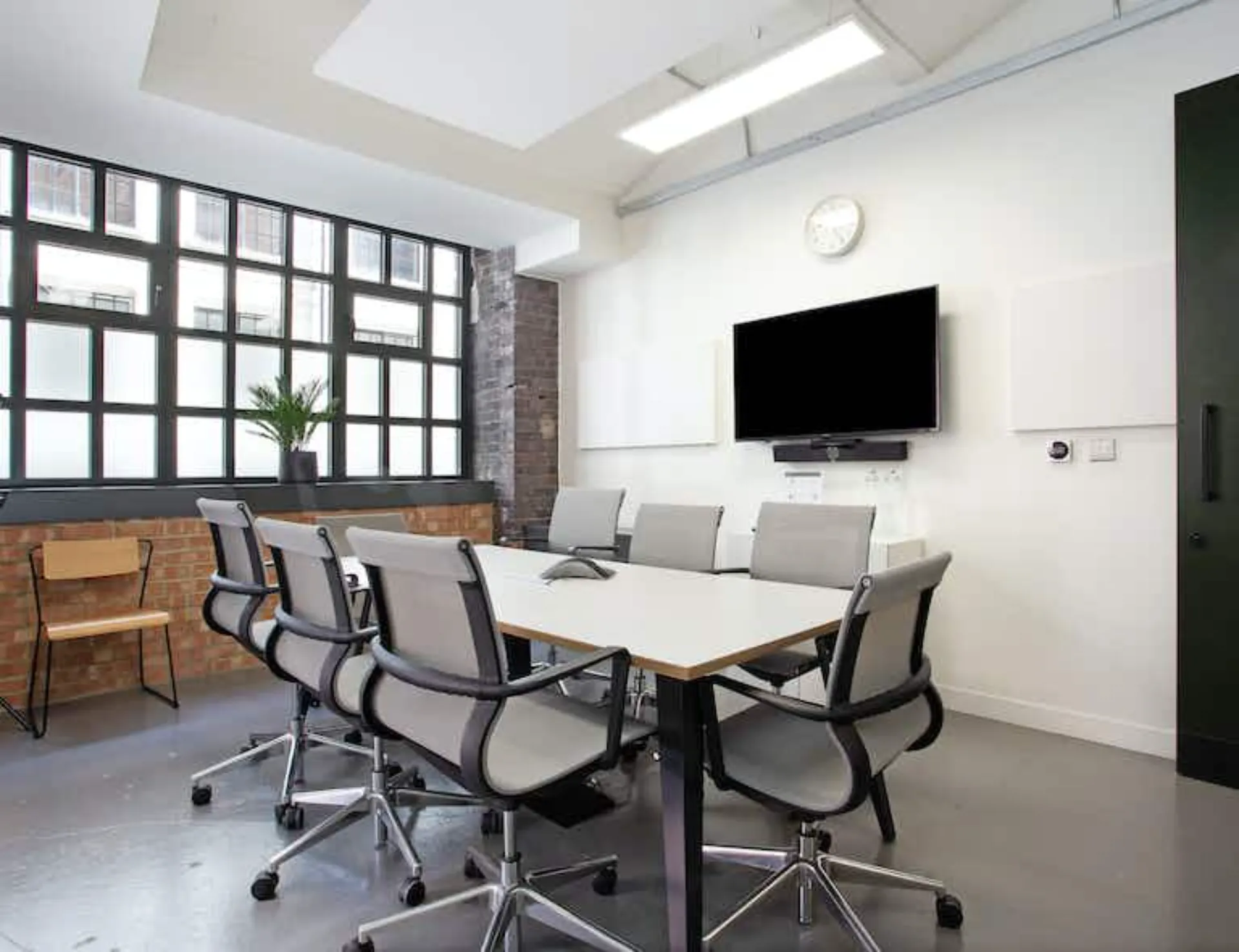 Knowlemore meeting room venue hire spacious light boardroom conference room presentations