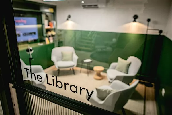 X+Why Fulwood, Midtown Library Library In the heart of midtown, The Fulwood has a private but central location close to Holborn Station. 

Here we have two day offices, great places to get your team together in the heart of London.  With amenities such as wifi